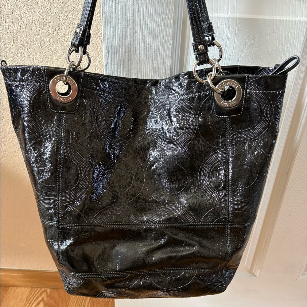 Coach Black Patent Signature Circle Tote - Picture 2 of 9